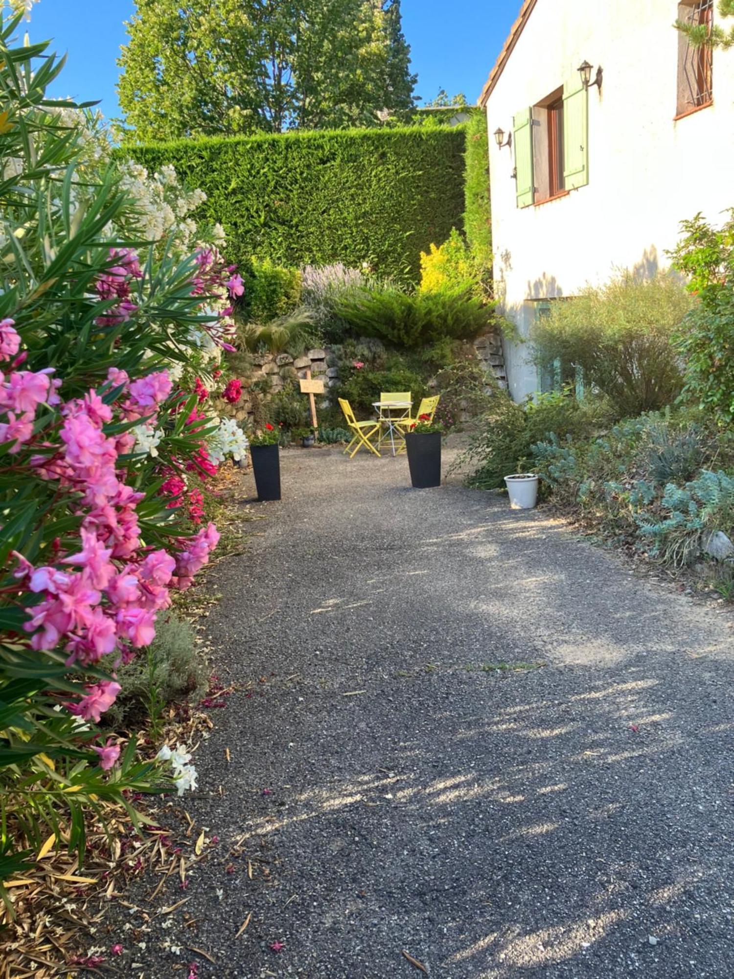 Appartamento La Fabrique Des Petits Bonheurs Dieulefit Esterno foto